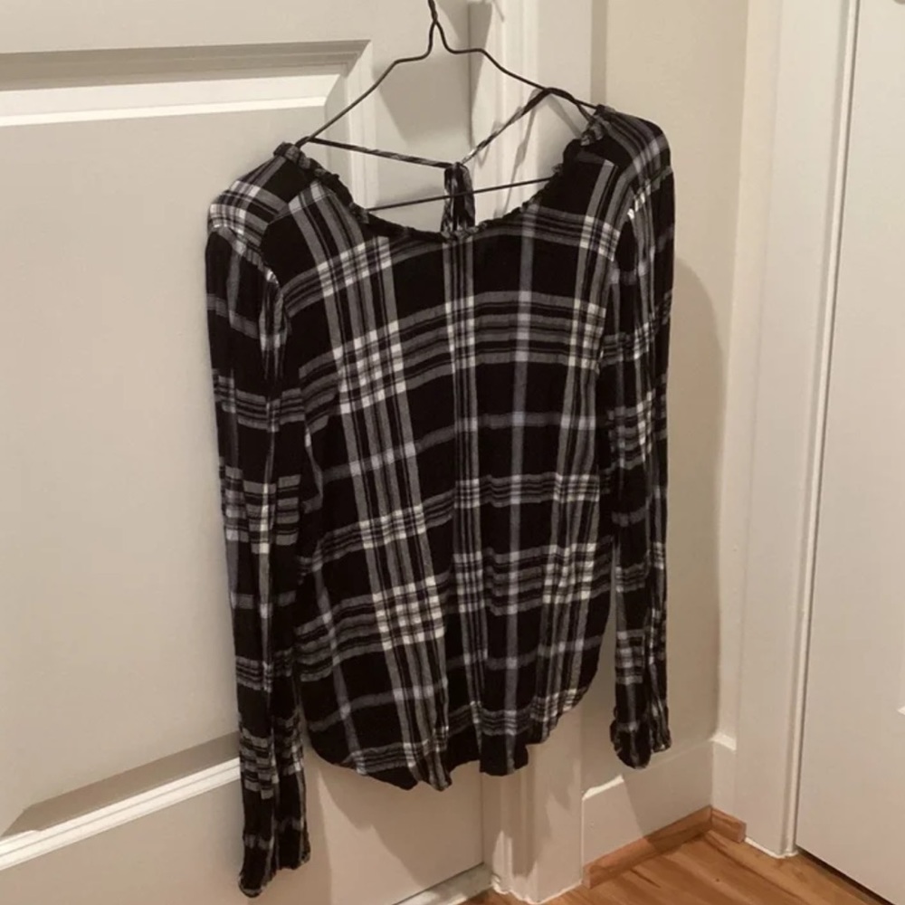 Used: Loft Ann Taylor Plaid ruffle tie back blouse size xxs, color: black
